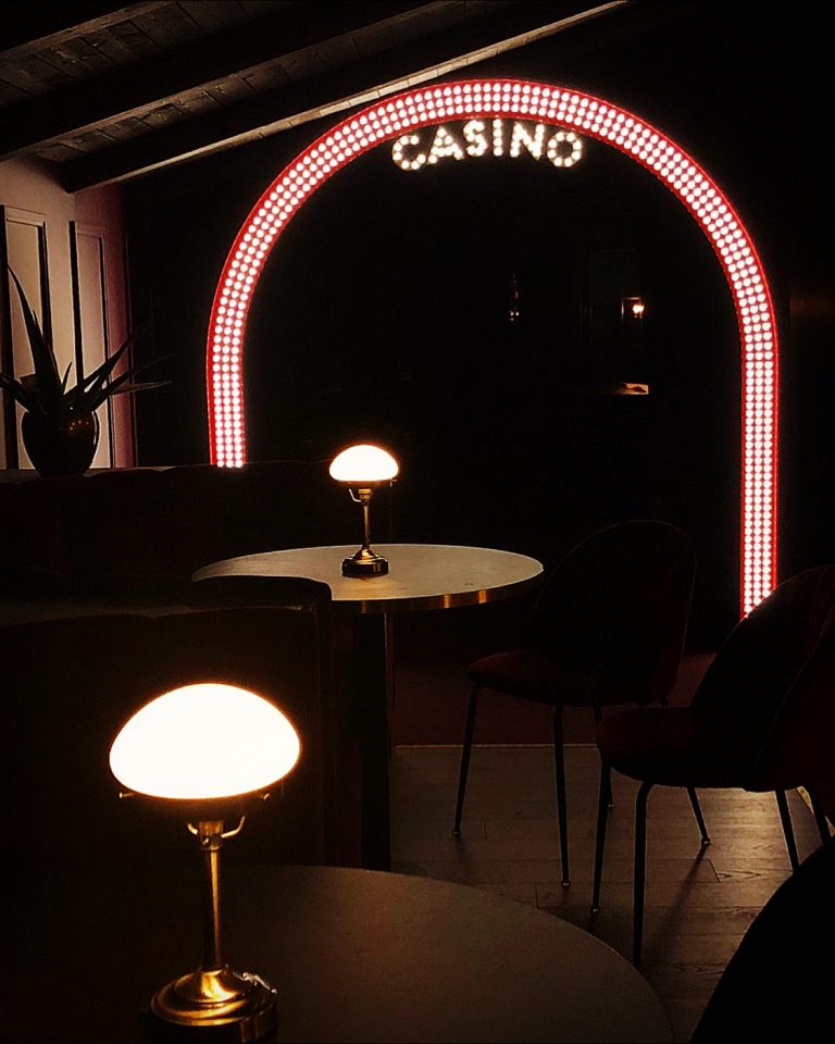 Läs mer om artikeln Casinoskylt